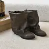 Botas de moda de estilo europeo y americano hasta la pantorrilla para mujer, otoño 2026, para uso diario, tacón grueso, punta fina, hebilla de cinturón, decoración de remaches, botas que aumentan la altura