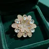 Broche de Flor de Diamante Multicolor de Múltiples Capas para Industria Pesada Aleación Incrustada con Pedrería de Gota de Agua Colorida Pin para Traje Qipao Vestido de Noche