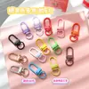 Llaveros pintados multicolores tipo caramelo accesorios para joyería DIY juguetes de peluche llaves de colores hebillas pequeñas de puerta al por mayor
