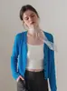 Novo estilo de verão, cardigã de tricô estiloso azul Klein combinado com uma camisola e um top fino com proteção solar para mulheres