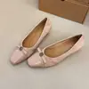 Zapatos de Salón de Boca Baja Estilo Maduro Ligero para Mujer Modelo Nuevo 2026 con Decoración de Camelia, Punta Cuadrada, Tacón Bajo, Mary Jane sin Cordones Zapatos Suaves