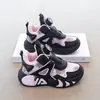 Tênis Leves Giratórios com Botão para Meninas Modelo Novo Primavera 2026 Sapatos de Basquete para Campus de Alunos do Ensino Médio Tênis de Corrida para Crianças