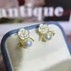 Pendientes Pequeños y Versátiles de Aguja S925 Lujo Accesible Pendientes de Diseño Exquisito de Nicho Pendientes de Camelia con Goteo de Aceite Pendientes de Perla Natural