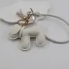Funda para teléfono con borla de cachorro linda creativa, correa para llavero de coche, accesorio para bolso, universal para teléfonos móviles