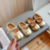 Zapatos para Niñas Zapatos de Princesa de Cuero Elegantes para Niños Otoño/Invierno 2025 Nuevos Zapatos Planos Versátiles Simples Negros para Bebés Niñas