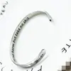 Europa y Estados Unidos pulsera de acero inoxidable con charm de color geométrico, apertura ajustable, para hombres y mujeres, ventas directas de fábrica