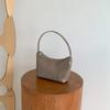 Bolsa Coreana Prateada para Ombro para Mulheres, Bolsa de Mão Simples e da Moda, Bolsa Dumpling Niche Versátil de Ombro de Alta Qualidade