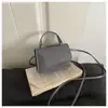 Bolsa de ombro feminina, bolsa transversal fresca e simples, bolsa quadrada pequena, novo modelo de verão 2026, cor sólida, bolsa de mão única para mulheres