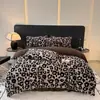 Conjunto de quatro peças de estilo luxuoso com pele sintética de coelho, inspirado em Melard, e um conjunto de três peças de veludo de leite para e-commerce transfronteiriço de comércio exterior