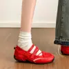 Tênis Esportivo Vermelho Rasteiro de Boca Larga para Mulheres 2026 Novo Estilo Primavera e Verão Versátil Casual Sapatos Mary Jane Que Combinam com Saias