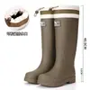 Botas de chuva femininas impermeáveis, antiderrapantes e resistentes ao desgaste, com punhos elásticos, canos extra-altos, design moderno, adequadas para adultos, e apresentando uma nova sola de borracha forrada com fleece para uso na cozinha