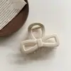 Elegante pasador estilo blanco arroz para mujer, pinza para el pelo de moño en la parte trasera de la cabeza, nuevo clip de tiburón 2025, pasador simple versátil, tocado