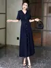 [En Stock] Nuevo Vestido Minimalista Francés de Manga Corta con Cuello en V y Tacto de Sal de Alta Gama para el Viaje Diario de Verano