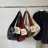 Nuevo Bolso de Cuerno Otoño e Invierno 2025 para Mujer Bolso de Hombro Brillante de Alta Gama Gran Capacidad Retro para Viajes Diarios Bolso Cruzado Tipo Empanada