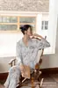 Ropa de estar de lujo con estampado de jungla y manga larga, Pijama elegante y estilizado, Estilo fino de primavera-verano, Gama alta, Se puede usar en exteriores, Conjunto de seda helada