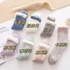 Meias de lã de coral para meninas para outono e inverno, meias quentes forradas com fleece para mulheres para casa, dormir e uso interno, grossas e resistentes ao frio, adequadas para atividades ao ar livre e esportes