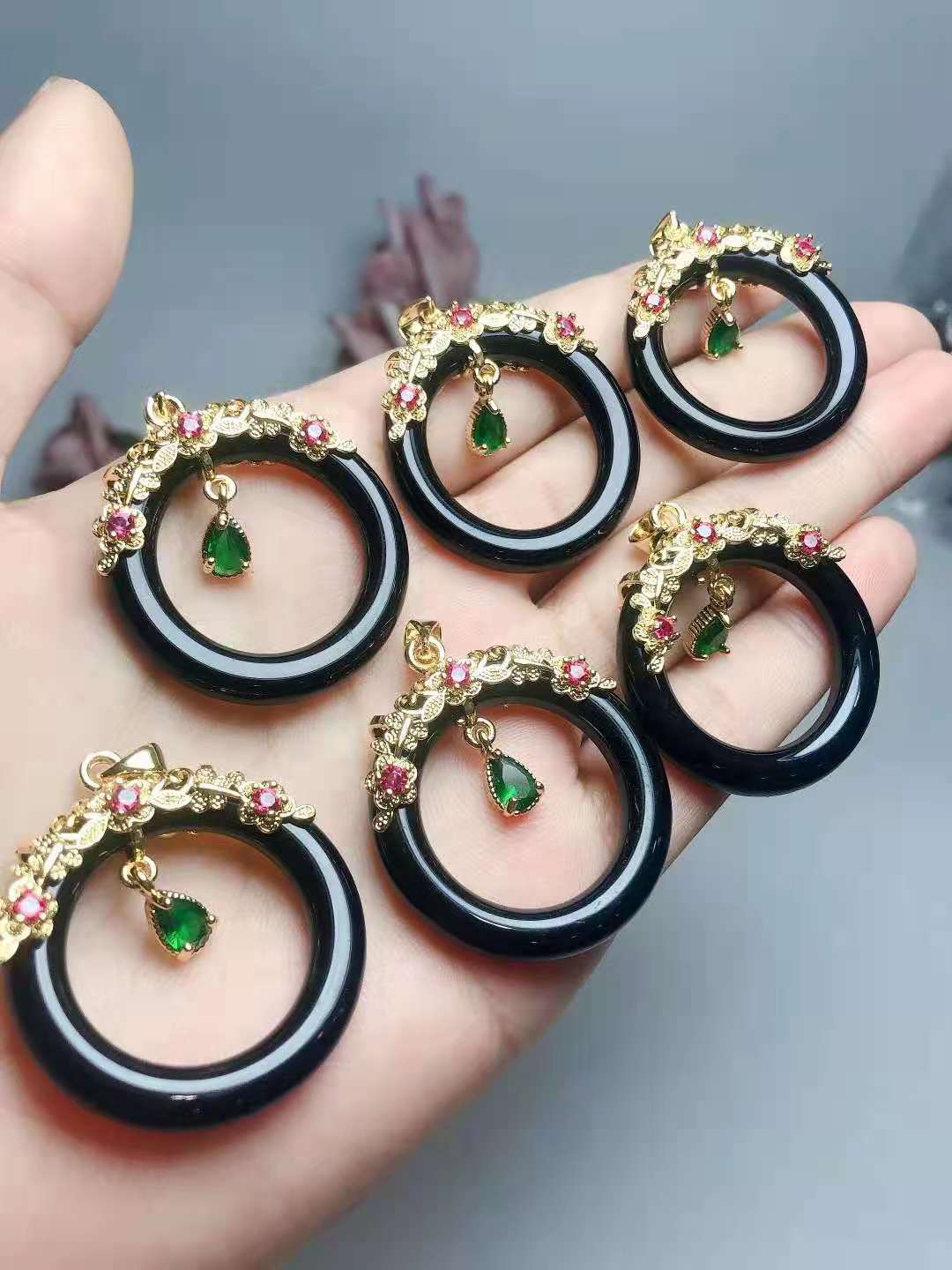 智贝详情图_4新款上市白玉髓吊坠花好月圆款货源供应