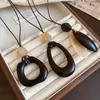 Colar pingente oval irregular artístico vintage para mulheres, design de nicho com um toque de luxo, corrente para suéter, acessório de luxo leve