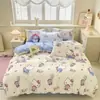 HelloKitty Kulomi Algodón Lavado Juego de Cuatro Piezas Sanrio Sábana Lijada Funda de Edredón Juego de Tres Piezas para Estudiantes