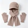 Conjunto de tres piezas para mujeres de mediana edad y mayores: gorro de punto grueso y cálido de otoño e invierno, gorra de béisbol de pelo de conejo, bufanda y guantes