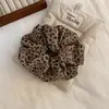 Goma de pelo Scrunchie Estampado de Leopardo Retro Americano para Mujer 2025 Nueva Personalidad Diadema de Alto Gama Tamaño Grande Alta Elasticidad Accesorios para el Cabello