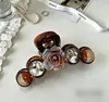 Grampo de Cabelo Elegante Flor de Diamante Brilhante Pérola para Mulheres 2026 Novo Modelo Grampo de Cabelo da Parte de Trás da Cabeça Estiloso Grampo Tubarão Acessório de Cabelo