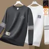 Sudadera con forro polar para hombre, nuevo modelo otoño e invierno 2025, cuello redondo, corte holgado, sin capucha, chaqueta de manga larga para hombre, moderna