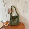 Bolsa tote de veludo cotelê da moda outono/inverno, grande capacidade, bolsa de ombro feminina, nova coleção 2026, super popular, design casual e único