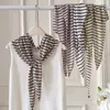 Cachecol triangular de tricô liso estilo coreano, um lenço de cabeça, xale, aquecedor de pescoço e cachecol de pescoço moderno e versátil para mulheres, perfeito para o outono e inverno