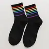 Calcetines de arcoíris para usar con ropa exterior combinados con pantalones de tiburón, estilo deportivo moderno con zapatillas gruesas, calcetines de media pantorrilla para mujer estilo ins, modernos para el verano