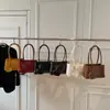 2025 Nova Bolsa Transversal de Couro com Cera de Óleo Bolsa Tote Feminina Versátil para o Dia a Dia Bolsa de Ombro Bolsa Quadrada Pequena Bolsa de Axila