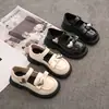 Sapatos de Couro para Meninas 2026 Primavera e Outono Novos Versáteis Estilo Coreano Sapatos Baixos Infantis para Meninas Pequenas Sola Macia Estilo College Sapatos de Princesa