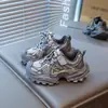 2026 Verão Nova Tendência de Moda Infantil Cabedal em Malha Solado de Borracha Antiderrapante Sapatos de Pai Calçados Esportivos Casuais para Meninos e Meninas