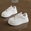 Zapatillas de plataforma de piel auténtica para mujer, cordones blancos, nuevo estilo 2026, zapatillas deportivas casual versátiles para estudiantes