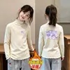 Camiseta de manga larga para niña, capa base con cuello semi-alto para otoño e invierno, ropa elegante con volantes, hecha de De Rong (un tipo de forro polar)