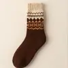 Calcetines de lana con patrón de rombos Fair Isle, calcetines de media pantorrilla para mujer de otoño e invierno, engrosados para abrigar, calcetines de cachemira retro para dormir para mujer