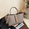 Bolso de Hombro Tipo Cubo de Textura de Alta Gama para Mujer Moda Nueva Invierno 2025 Bolso Cruzado Versátil Retro