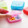 Pastillero Mini Cuadrado Portátil de Cuatro Compartimentos Caja de Plástico Dividida para Medicamentos Caja Portátil para Almacenamiento de Joyería