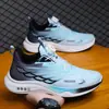 Zapatos nuevos para hombre, zapatillas deportivas de malla transpirable, con cordones, a la moda, modernos, versátiles, ligeros, zapatillas casuales para correr para estudiantes, al por mayor