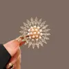 Broche de Girasol con Pedrería de Perla de Alta Calidad para Mujer, Exquisito Pin de Solapa para Cárdigan y Abrigo Estilo Coreano, Hebilla para Bufanda de Seda, Broche para Hombre