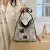 Bolsa Grande e Moderna para o Dia a Dia de Mulheres 2026 Nova Leve Versátil Bolsa de Ombro com Bordado Estilo Chinês Bolsa Tote Saco