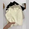 Top Base Reductor de Edad con Volantes de Ganchillo para Mujer Otoño/Invierno 2025 Estilo Francés Suave y Esponjoso Jersey de Punto de Cuello Alto