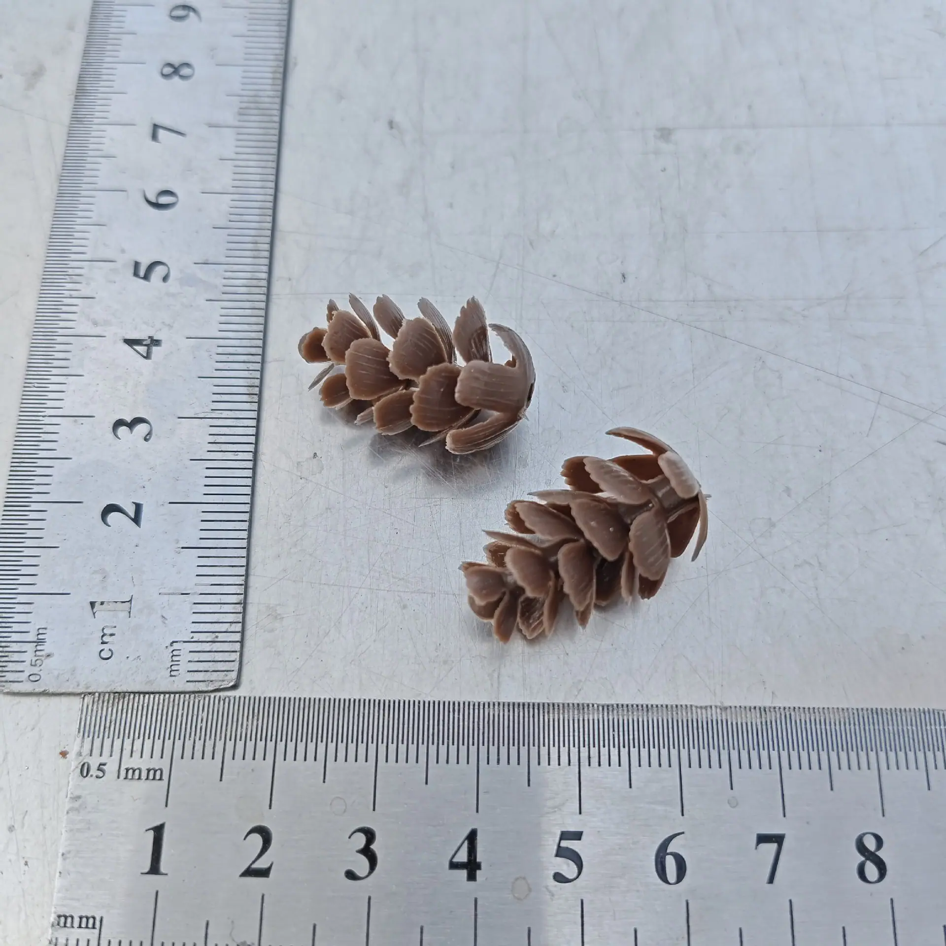1寸塑胶松果的照片