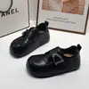 Sapatos Mocassins com Velcro Femininos Sola Grossa Aumento de Altura 2026 Outono Novo Feios Fofos Sapatos Pão Estilo Britânico Cabeça Grande Sapatos Pequenos de Couro