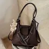 Bolso tote cruzado informal de estilo coreano de gran capacidad para el hombro y la axila para mujer, nuevo diseño simple 2026 para hombro y mochila