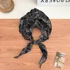 Pañuelo de seda artístico y estilo vintage, pañuelo triangular, pañuelo para la cabeza, pañuelo pequeño para el cuello, con un aspecto sofisticado, nueva colección otoño/invierno 2026 para mujer