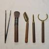 Juego completo directo de fábrica de ébano para ceremonia del té, cinco caballeros, pinza para té, cuchillo para té, cuchara para té, tenedor para taza, soporte para tetera, pluma, accesorios para juego de té