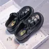 Sandalias Romanas para Niños 2026 Verano Nuevo Estilo Sandalias Versátiles de Velcro Huecas Tejidas Antideslizantes de Suela Suave para Niños