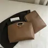 Bolsa de Cor Lisa de Grande Capacidade para Mulheres 2025 Outono Nova Tendência Moda Bolsa de Mão para Trabalho e Roupa de Trabalho Versátil Retrô Bolsa Envelope