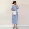 Moda Japonesa Nova Primavera/Verão 2025 Vestido Camisa Longo de Manga Comprida Listrado Slim Fit de Comprimento Médio para Fornecimento Transfronteiriço